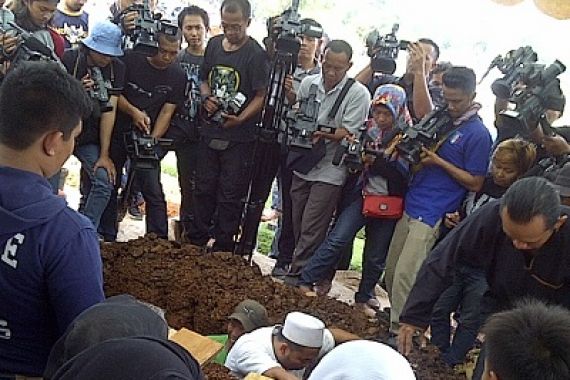 Pak Raden Telah Dikebumikan di TPU Ini - JPNN.COM