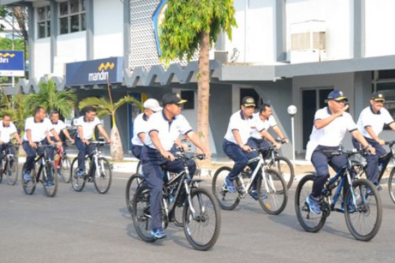 LIHAT NIH: Perwira Tinggi TNI Ini Gemar Bersepeda - JPNN.COM