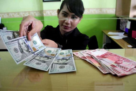 November Tiba, Rupiah Keluar dari Zona Merah - JPNN.COM