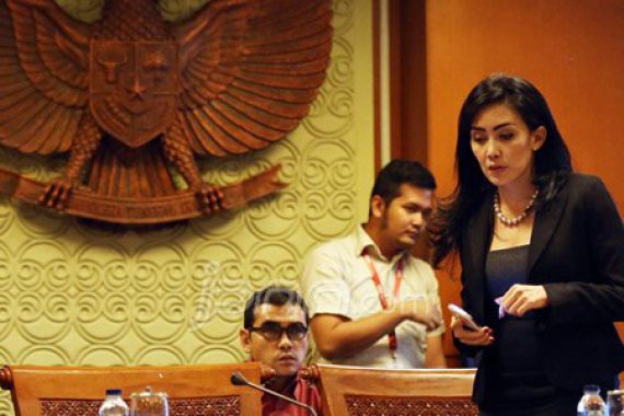 Rieke Ingatkan Jokowi Jangan jadi Raja Tega buat Rakyat Pekerja - JPNN.COM