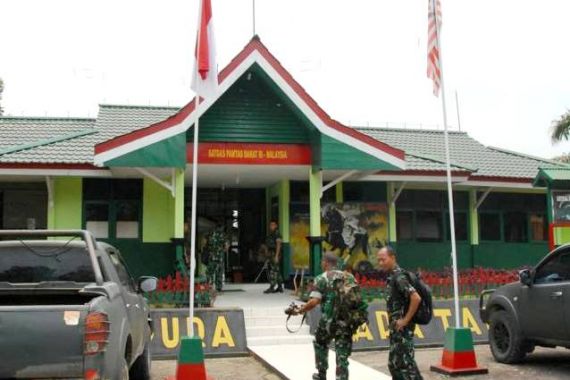 TNI dan Tentara Malaysia Akrab Banget di Sini, Bisa Sama-sama Sedih - JPNN.COM