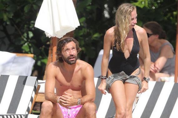 Pirlo Melongo, Sang Pacar yang Cantik Buka Celana di Sebelahnya - JPNN.COM