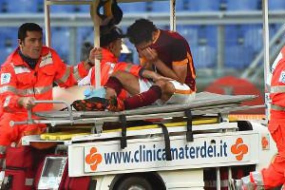 Ini Hasil Sinar X Cedera Engkel Penyerang Andalan AS Roma - JPNN.COM