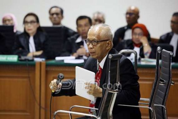 Gara-Gara Terima Duit Haram dari OC Kaligis, Panitera PTUN Medan Dituntut 54 Bulan Penjara - JPNN.COM