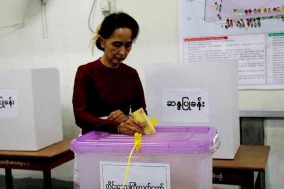 Menang Pemilu, Presiden Myanmar Ucap Selamat pada Suu Kyi - JPNN.COM