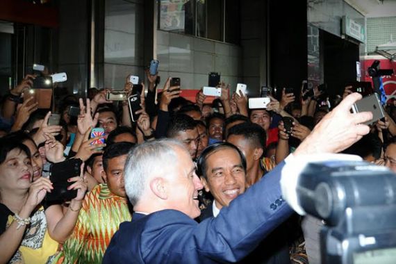 Diplomasi Blusukan Gaya Jokowi Beri Kehangatan buat PM Turnbull - JPNN.COM