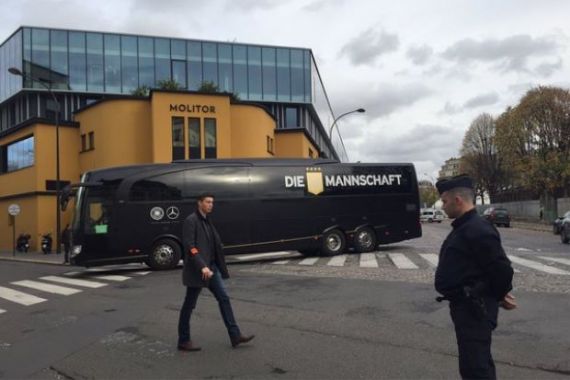 Diteror Bom, Timnas Jerman Dievakuasi Dari Hotel Mereka Di Paris - JPNN.COM