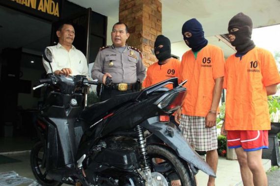 Sok Keren... Empat Spesialis Curanmor Beraksi Pakai Mobil, Begini Jadinya... - JPNN.COM