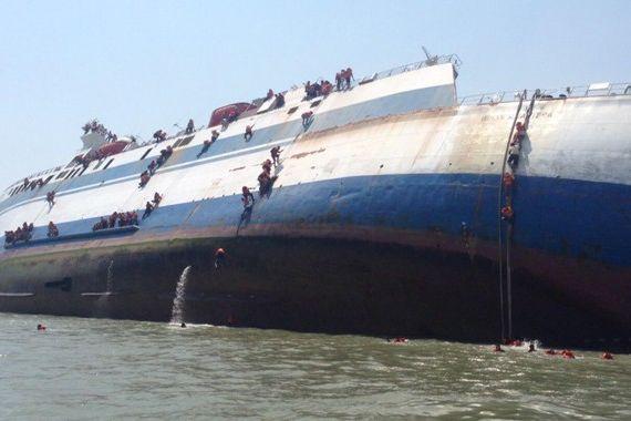 Ini Penyebab Kapal Tenggelam di Teluk Lamong Versi Menteri Jonan - JPNN.COM