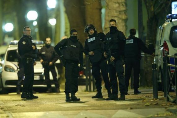 Teror Paris: Baku Tembak, Sergap Tujuh Lokasi, Polisi Tangkap 25 Pelaku Serangan - JPNN.COM