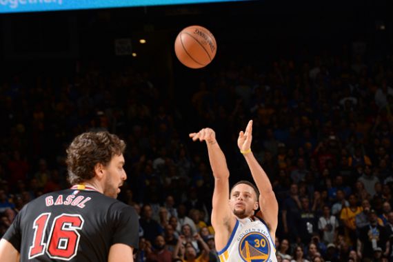 Chicago Bulls jadi Korban ke-14 Golden State Warriors - JPNN.COM