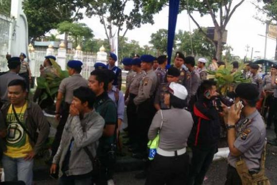 Bikin Ribut, Penggembira Kongres HMI Diangkut dengan Kapal TNI AL - JPNN.COM