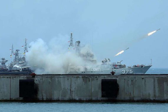 Indonesian Naval Fleet Chases Away Chinese Intruding Ship in Natuna Islands - JPNN.COM