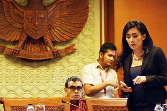 Tuntut Perlindungan, Rieke Pitaloka Temui Pimpinan DPR dan Jokowi - JPNN.COM