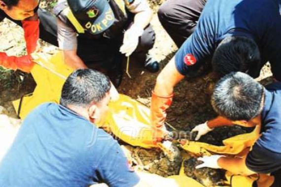 Kuburan Bayi 1 Tahun Dibongkar Polda Metro Jaya - JPNN.COM