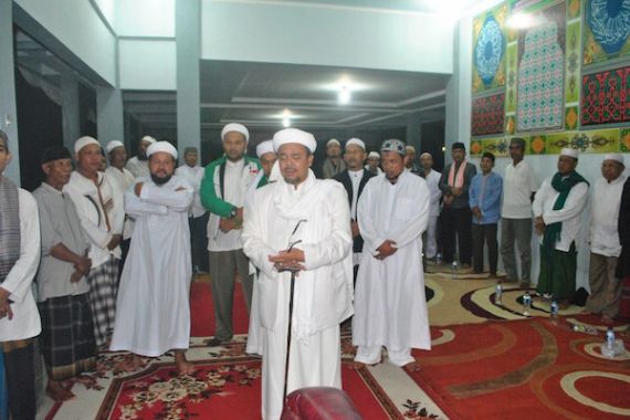 Hardline Islamic Leader Accuses Purwakarta Regent Ashamed Of His Muslim Identity - JPNN.COM