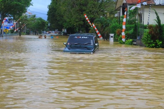 Hujan Deras Sungai Meluap, Pidie Diterjang Banjir dan Longsor - JPNN.COM