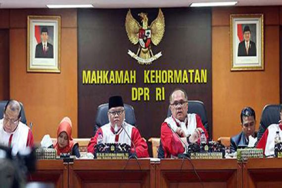 Pakar: Sidang MKD Tidak Sah - JPNN.COM