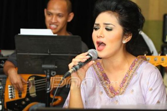 Begini Cara Yuni Shara Kenalkan Cowoknya pada Krisdayanti - JPNN.COM