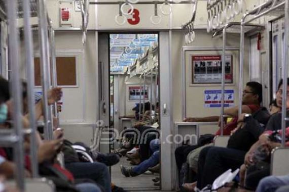 Astaga! KRL Tabrak Metro Mini Hingga Terseret 200 Meter, Belasan Tewas - JPNN.COM