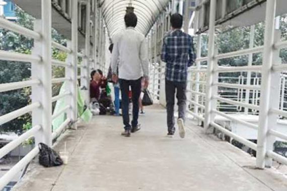 Ladies.. Ini Tips Hindari Pemerkosaan di Jembatan Penyeberangan - JPNN.COM