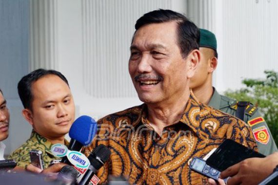 Huahahaha...Luhut Ngakak Ditanya soal Novanto Minta Sidang MKD Tertutup - JPNN.COM