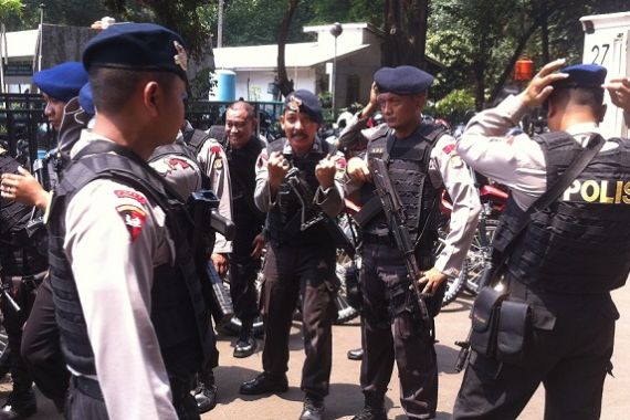 70 Personel Brimob Jateng Amankan Pilkada Kobar - JPNN.COM