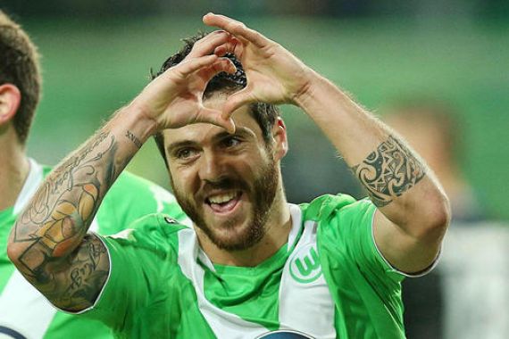 Cieee... Pencetak Gol Wolfsburg Bangga dengan Gol Ajaibnya - JPNN.COM