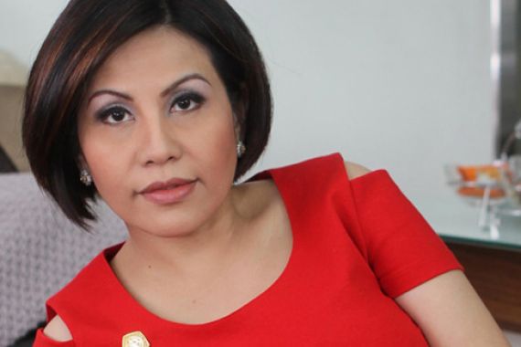 Mari Tepuk Tangan...Ibu Cantik Ini Terpilih Lagi Pimpin INSA - JPNN.COM