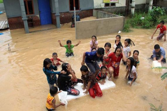 Alamaaak, Hujan Turun Sebentar, Batam Langsung Dikepung Banjir - JPNN.COM