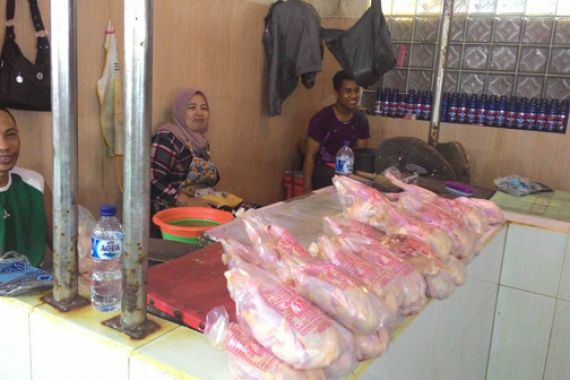 Jelang Natal, Pembeli Ayam Potong di Ternate Melonjak - JPNN.COM