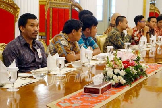 Presiden Jokowi Ngundang Komedian Lagi, tapi kok Tegang? - JPNN.COM