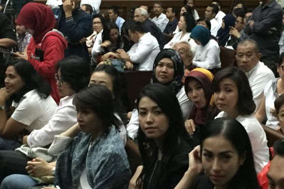 Ruang Sidang yang Jadi Saksi Bisu Nasib Kaligis Penuh Sesak - JPNN.COM