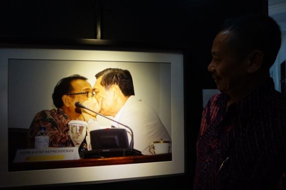 Jokowi Sampai Bingung Lihat Foto Menterinya - JPNN.COM