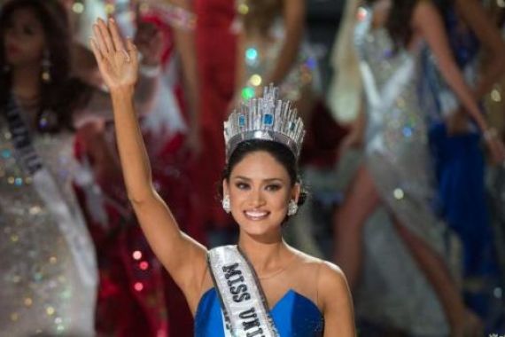 Kacau, Presenter Salah Sebut Nama Miss Universe 2015 - JPNN.COM