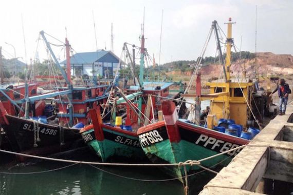 Duh, Empat Kapal Malaysia Dengan 18 ABK WNI Ketangkap Mencuri Ikan - JPNN.COM