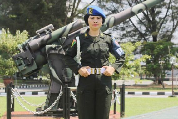 Tidur di Gerbong Kosong, Tentara Cantik Ini Sudah Akrab dengan Suara Bom dan Ranjau - JPNN.COM