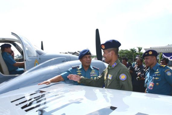 Pesawat Latih Terbaru TNI AL Resmi Beroperasi - JPNN.COM