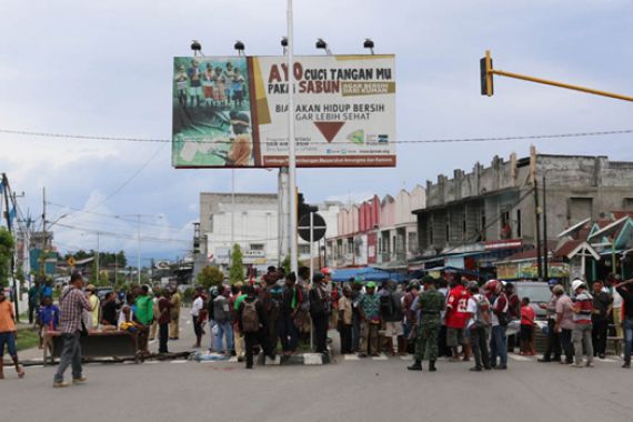 Tuntut Uang Lauk Pauk, Ratusan Guru di Mimika Palang Jalan - JPNN.COM