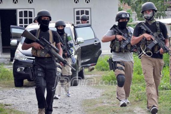 Densus 88 Tangkap Terduga ISIS di Bekasi - JPNN.COM