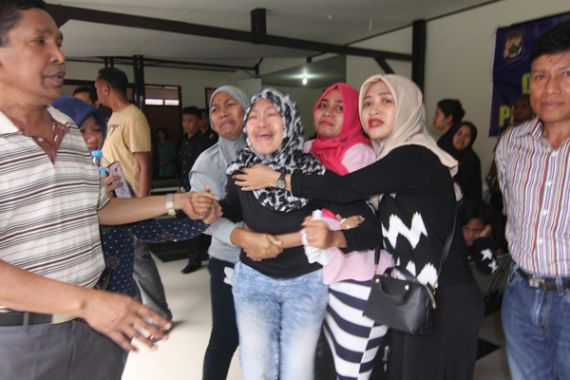 Insiden Polsek Sinak: Pintu Belakang Dibuka, 25 Orang Menyerang - JPNN.COM