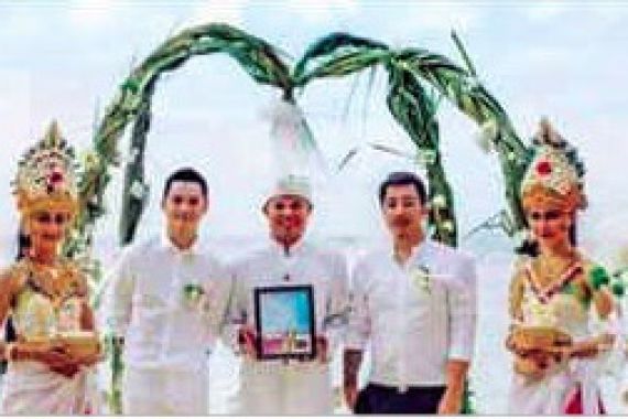 Bali Digoyang Pernikahan Pasangan Sejenis, Nih Lihat Fotonya! - JPNN.COM