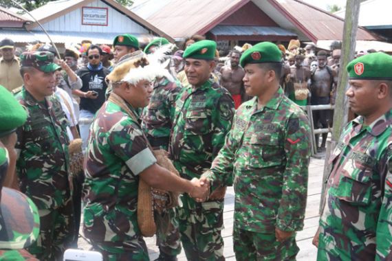 Dialog Mengharukan Panglima TNI dengan Personel di Pedalaman Asmat - JPNN.COM