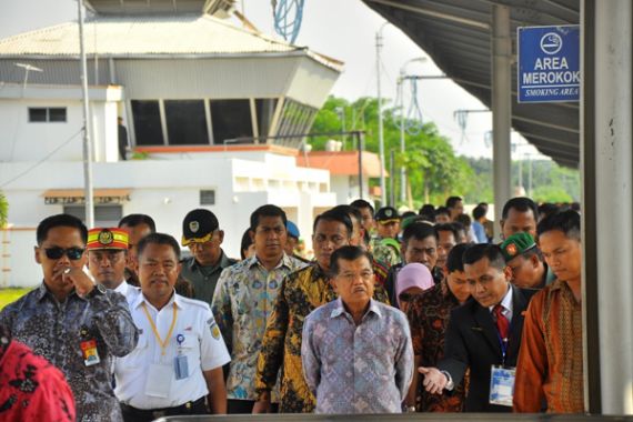 Demi Tahu Gejrot dan Mangga Gedong, JK Bela-belain Transit di Cirebon - JPNN.COM