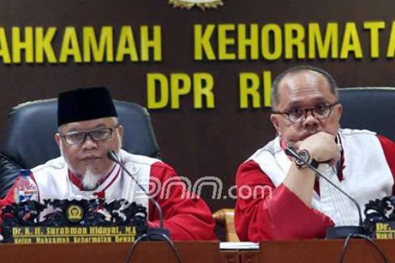 Argumen Hakim Parlas Nababan Dikritik Yang Mulia MKD - JPNN.COM
