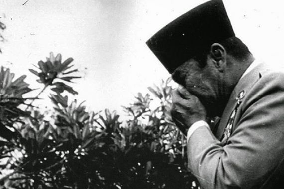 AMBOI...Berlinang Air Mata Bung Karno Melihat Lukisan Ini (1) - JPNN.COM