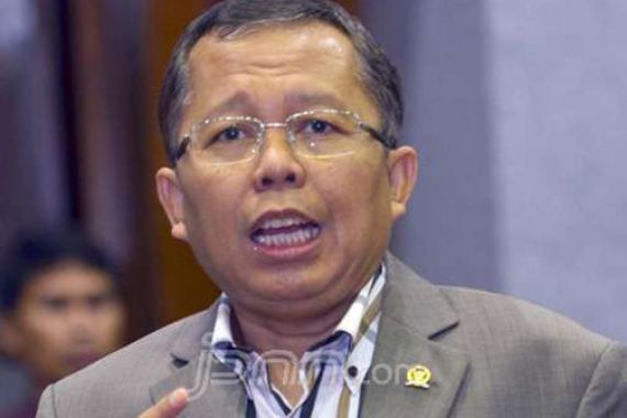 DPR: Hakim Parlas Nababan Harus Dibina MA - JPNN.COM