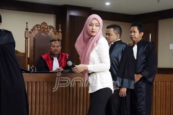 Angelina Sondakh: Saya Seperti Debu di Keset Kaki Bapak - JPNN.COM