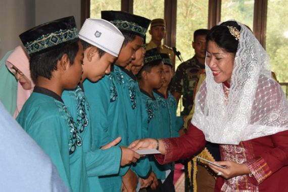 AAL Bersama Anak Panti Asuhan Peringati Maulid Nabi Muhammad SAW - JPNN.COM