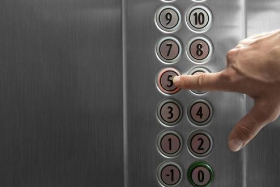 Jangan Panik Jika Anda Terjebak Dalam Lift, Lakukan Langkah Ini - JPNN.COM